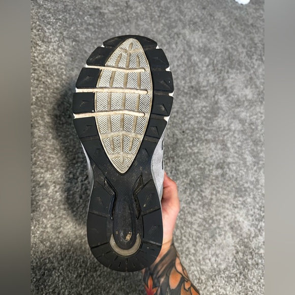 New balance 990v5
In color grey
In good condition
Used a few times
Contact pls - Picture 3 of 4